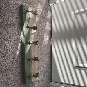Arrow wall hooks